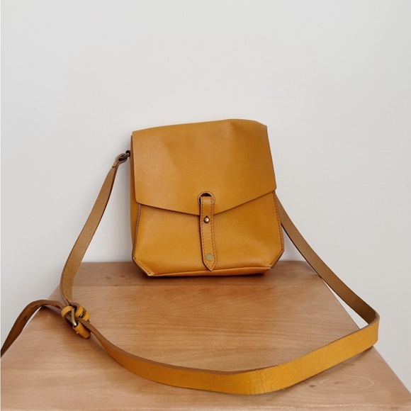 Madewell Brisbane Crossbody Bag - Picture 2 of 14